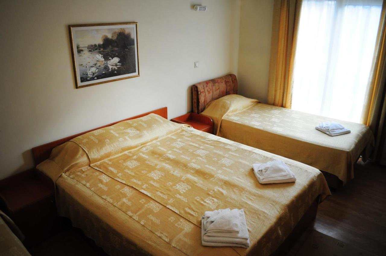 Vip Hotel Skopje - New Management Esterno foto