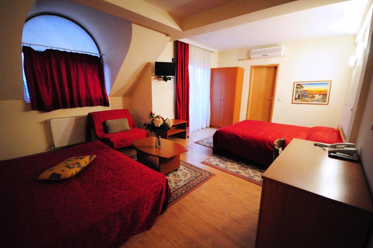 Vip Hotel Skopje - New Management Esterno foto