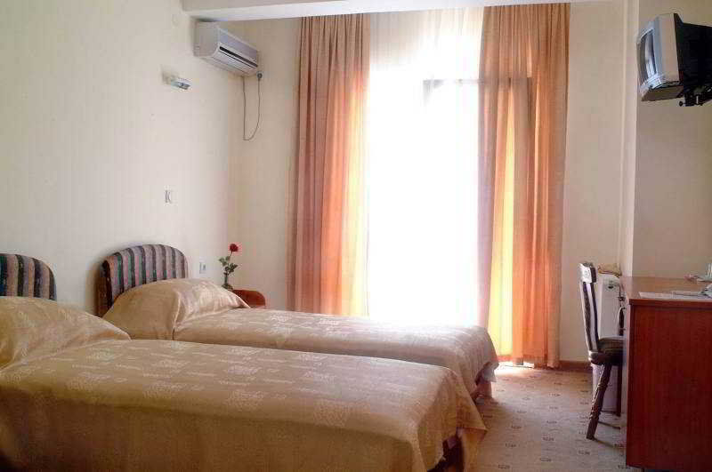 Vip Hotel Skopje - New Management Esterno foto